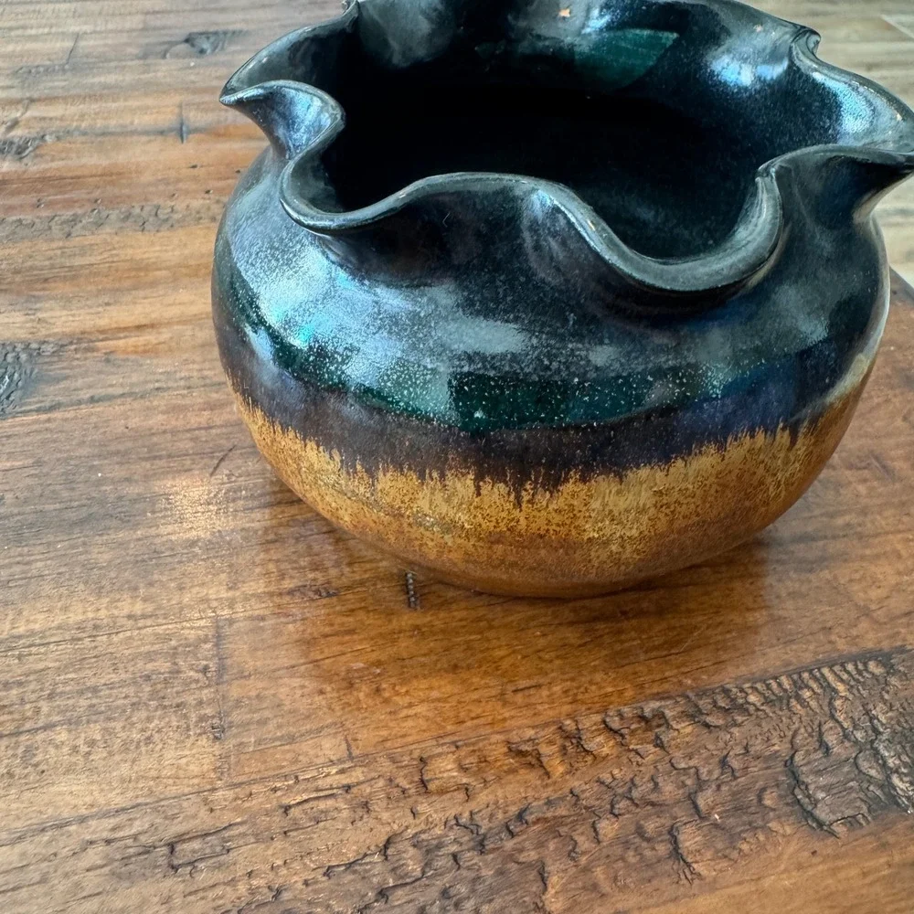 Handmade Studio‎ Pottery Ruffled Rim Vase Black Amber Drip Glaze Artisan Signed
